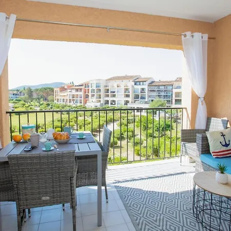 La Vie Est Belle Apartmán *