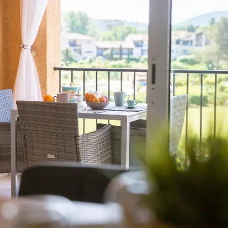 La Vie Est Belle Apartment *