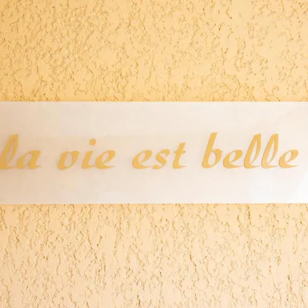 La Vie Est Belle *