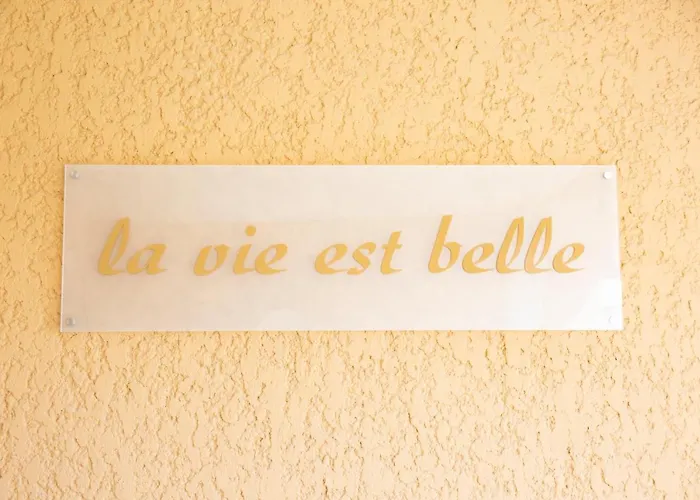 La Vie Est Belle *